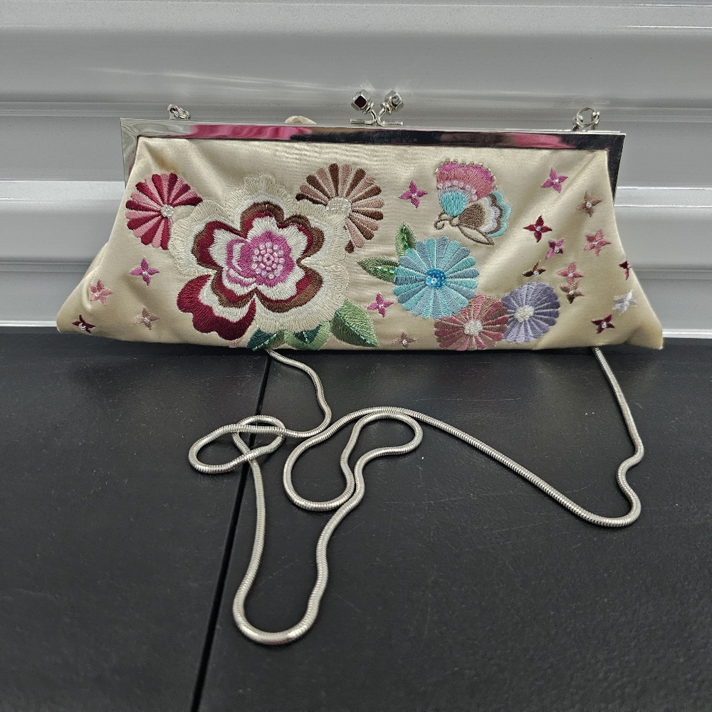Lord & Taylor Satin Floral Embroidered Cream Clutch